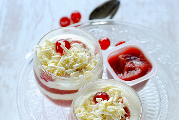 Nuage de fromage blanc à la cerise et aux cerises confites de Charles & Alice